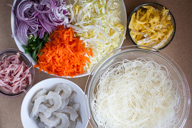 Tasty Kitchen Blog: Singapore Noodles (Singapore Mei Fun). Guest post by Natalie Perry of Perry's Plate, recipe submitted by TK member Sarah of The Woks of Life.