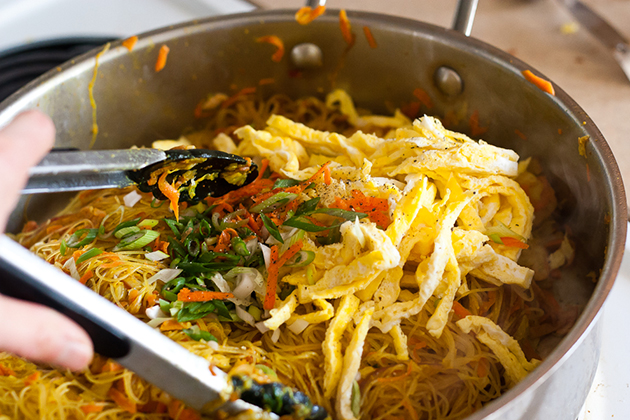 Tasty Kitchen Blog: Singapore Noodles (Singapore Mei Fun). Guest post by Natalie Perry of Perry's Plate, recipe submitted by TK member Sarah of The Woks of Life.