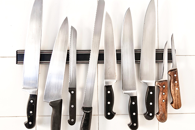 storing kitchen knives