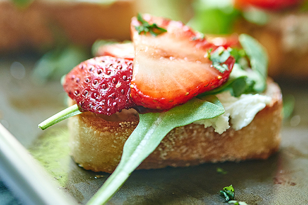 Tasty Kitchen Blog: Looks Delicious! (Strawberry Goat Cheese Bruschetta, submitted by TK members Trevor and Jennifer of Show Me the Yummy)