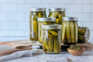 https://tastykitchen.com/wp-content/uploads/sites/2/2019/08/garlic-dill-pickle-recipe-jennifercooks-2-360x240.jpg
